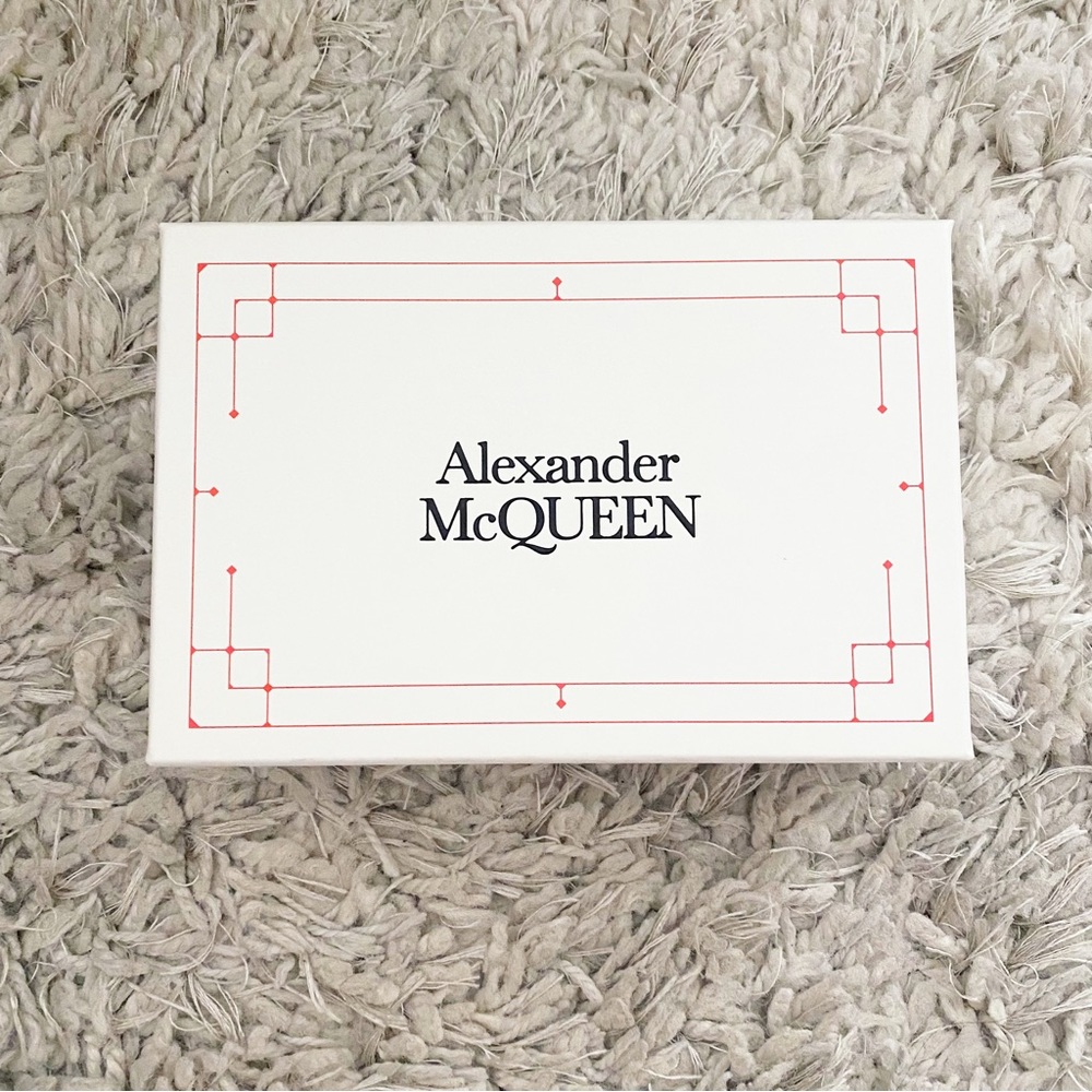 Alexander McQueen Skull Croc Embossed Leather Card Case NWT Lavender - Picture 4 of 9
